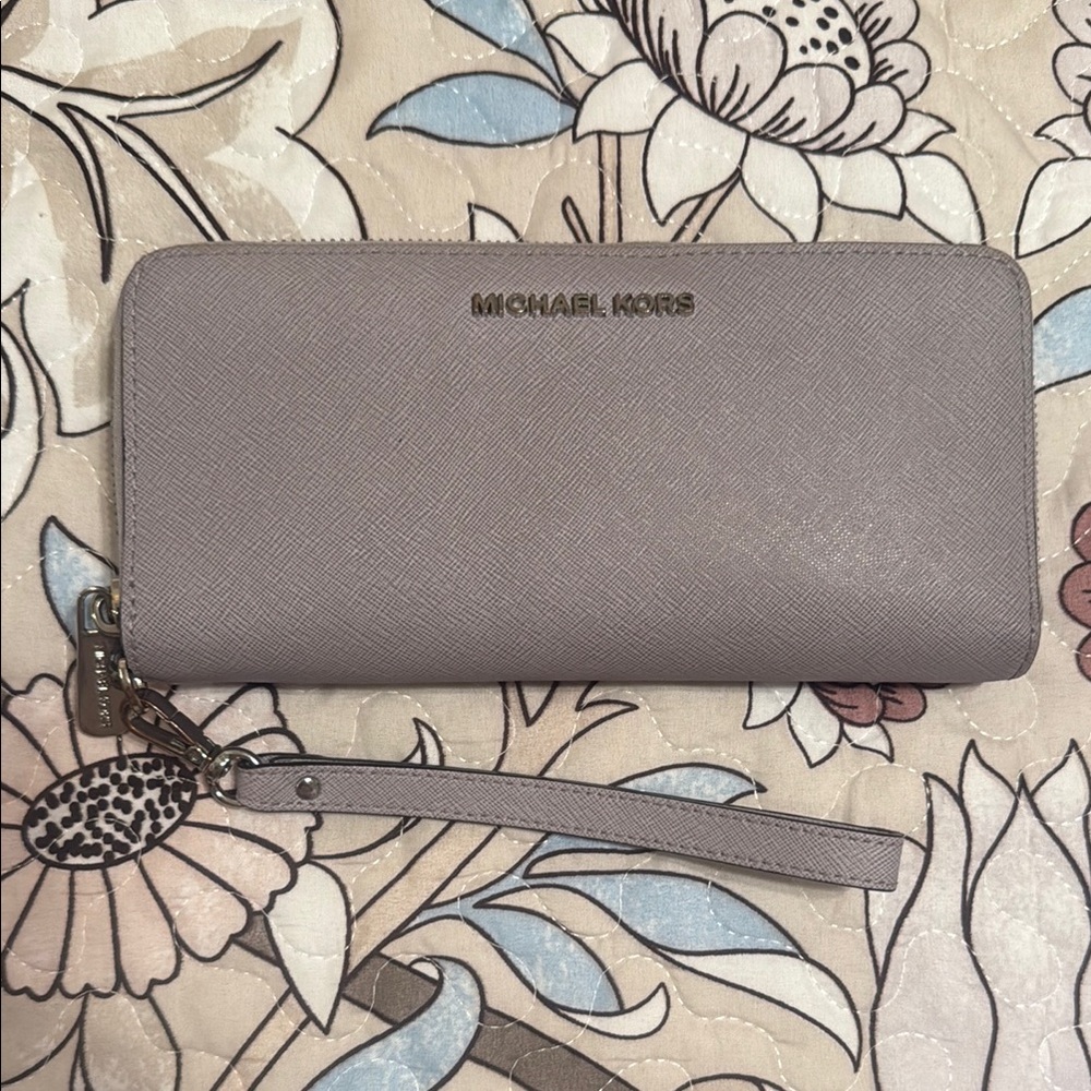 Michael Kors MK -Jet Set Travel Large Wristlet Wallet 💋💋